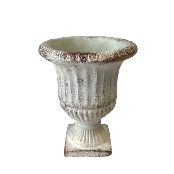Macetero de cemento 16,5 cm tipo copa con acabado envejecido.